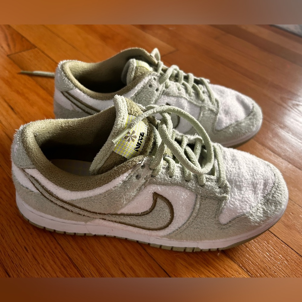 Nike womens Dunk Low SE 'Fleece - Honeydew'